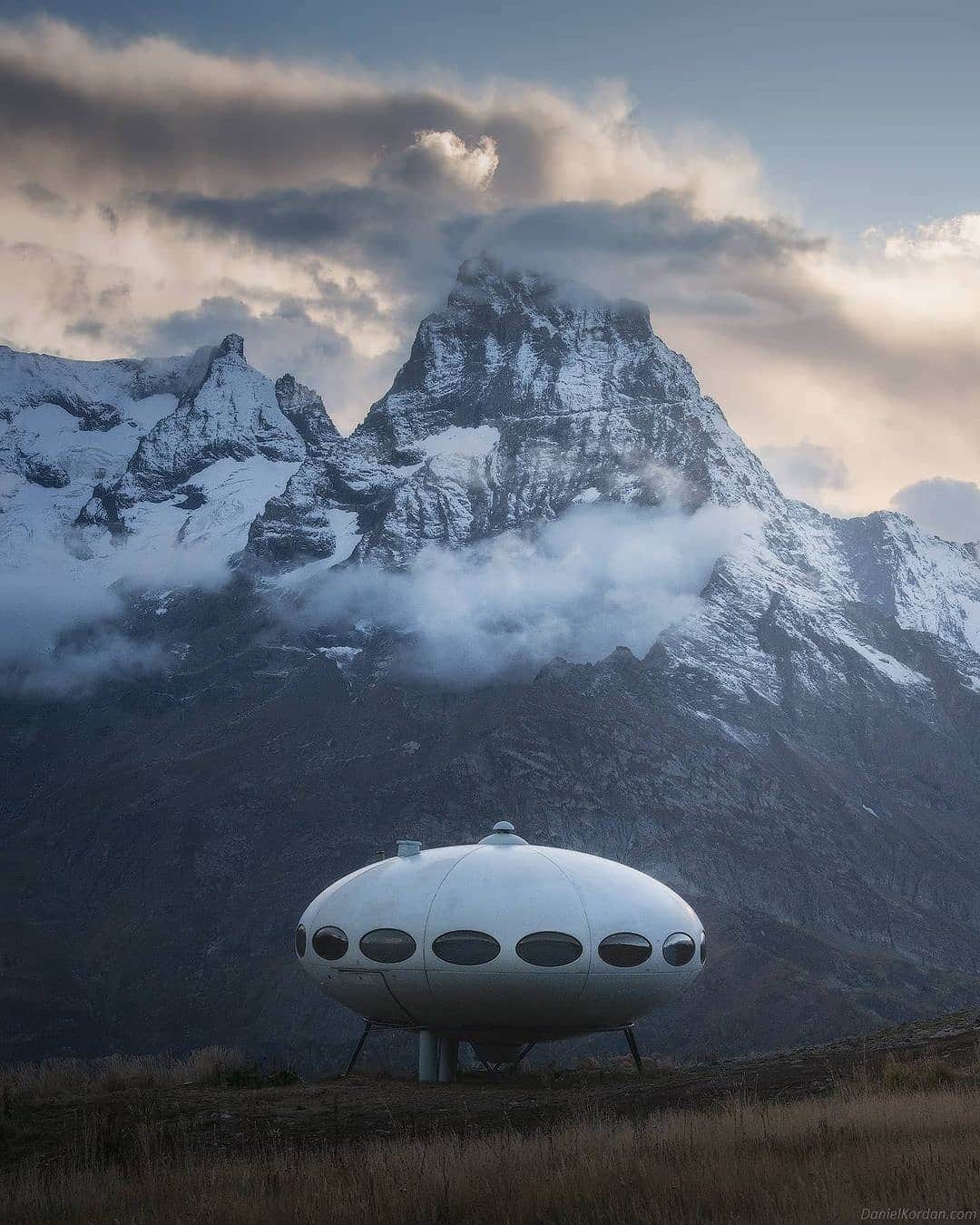 BEAUTIFUL DESTINATIONSさんのインスタグラム写真 - (BEAUTIFUL DESTINATIONSInstagram)「Out of this world! 👽 This eye-catching, UFO-like structure is located high in the Dombai mountains, and is one of the few Futuro houses/pods that were built here during the late 1960s and early 1970s. How mystifying is this? 🛸  Swipe left to see what it's like inside! ▶️ Did you that this place existed in Russia?  📸 @danielkordan 📍Dombai Mountains, Russia」12月10日 23時09分 - beautifuldestinations