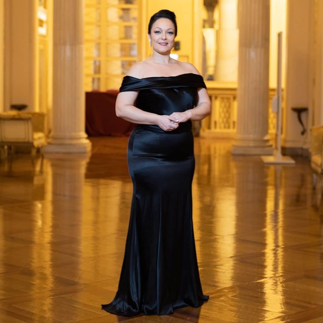 ドルチェ&ガッバーナさんのインスタグラム写真 - (ドルチェ&ガッバーナInstagram)「#DolceGabbana is proudly devoted to @teatroallascala. Opera singers @rosa_feola, @eleonora_buratto and @marina.rebeka wear #DGAltaModa looks in occasion of the Opening Night show, “A riveder le stelle”.    #PrimaScala #WeAreLaScala」12月10日 23時25分 - dolcegabbana