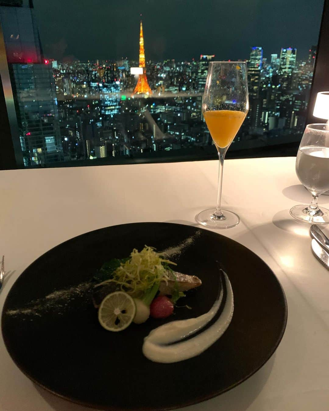 神谷麻美さんのインスタグラム写真 - (神谷麻美Instagram)「#fishbanktokyo でディナー💖🍷✨ 料理全部とても美味しかったです💓🍽💓✨ 大好きなフォアグラのポアレも食べれて、幸せ🥰💓✨  #東京タワー の目の前でとても綺麗な夜景でした🥰💗🌃🌟✨   #東京グルメ #夜景の見えるレストラン  #クリスマスディナー」12月10日 23時25分 - asamice428