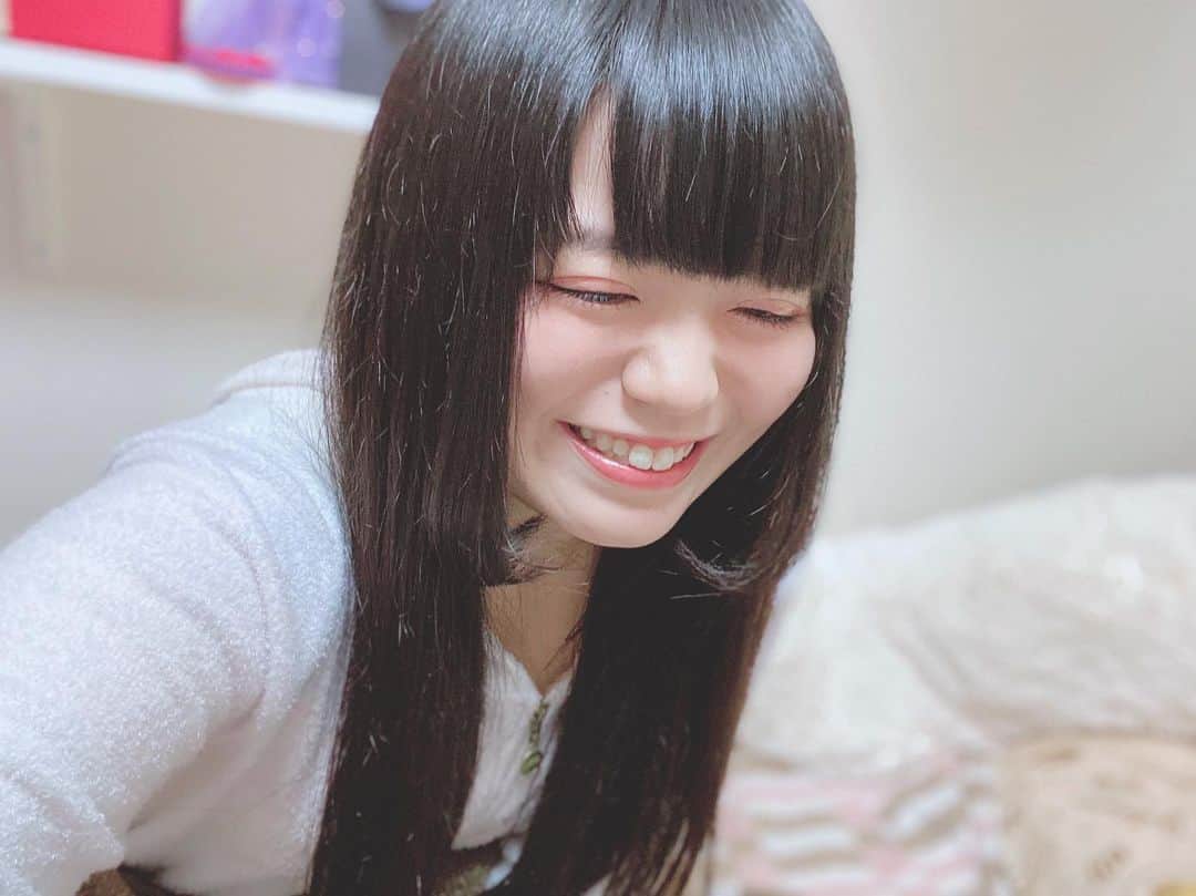 のインスタグラム：「ポートレート📸  #ポートレート  #ジェラピケ #部屋着 #ルームウェア #グラビア #グラドル #黒髪ストレート #girl #ぱっつん前髪 #前髪 #ぱっつん #姫カット #アイドル #idol #ワールドエンドラヴァー #女優  #写真 #写真好きな人と繋がりたい #グラビア好きと繋がりたい #photooftheday #photography #actress #花咲希音 #自撮り#グラドル自画撮り部」