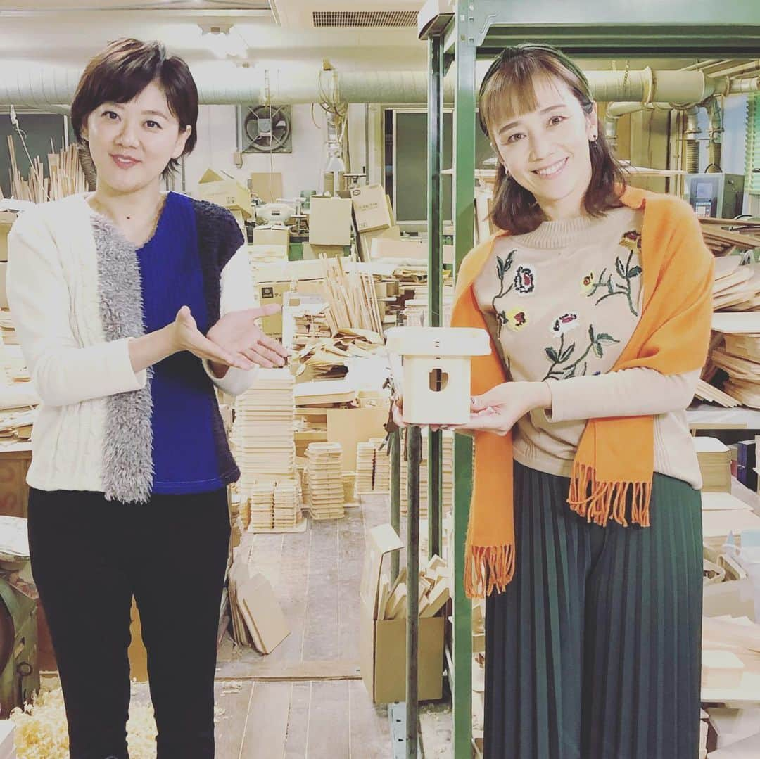 西田ひかるさんのインスタグラム写真 - (西田ひかるInstagram)「.  東海テレビ「スイッチ！」  生放送と熱田地区のロケの様子です！ 衣装がタマタマ ブラウンチームと ブルーチームに固まり、スタジオ記念写真は対決風〜  #anniplus #東海テレビ #東海テレビスイッチ #西田ひかる#熱田地区#ロケ」12月10日 23時29分 - hikaru_nishida.official