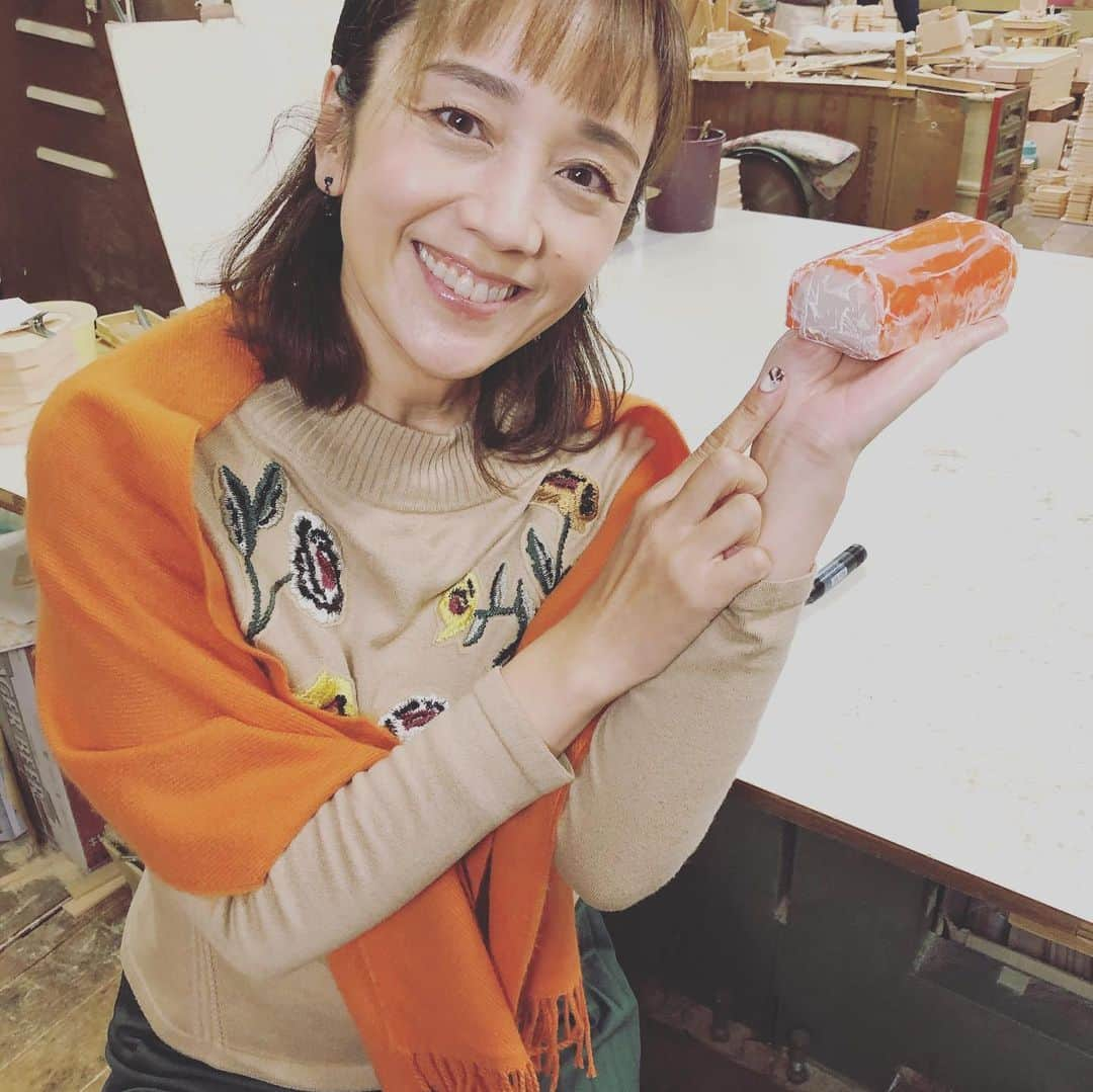 西田ひかるさんのインスタグラム写真 - (西田ひかるInstagram)「.  東海テレビ「スイッチ！」  生放送と熱田地区のロケの様子です！ 衣装がタマタマ ブラウンチームと ブルーチームに固まり、スタジオ記念写真は対決風〜  #anniplus #東海テレビ #東海テレビスイッチ #西田ひかる#熱田地区#ロケ」12月10日 23時29分 - hikaru_nishida.official