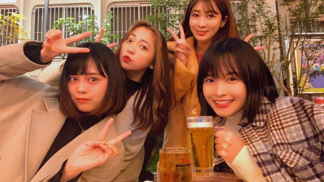 金野美穂のインスタグラム：「アイドル時代一緒に活動していた メンバーが、 みぽりんの映画見に行くよ！！ って連絡くれて  映画の前にご飯食べたよ〜🥰  忙しい中皆んなありがと〜😭❤️ 幸せものだぁ〜😢  本当に嬉しいなぁ、、😭」