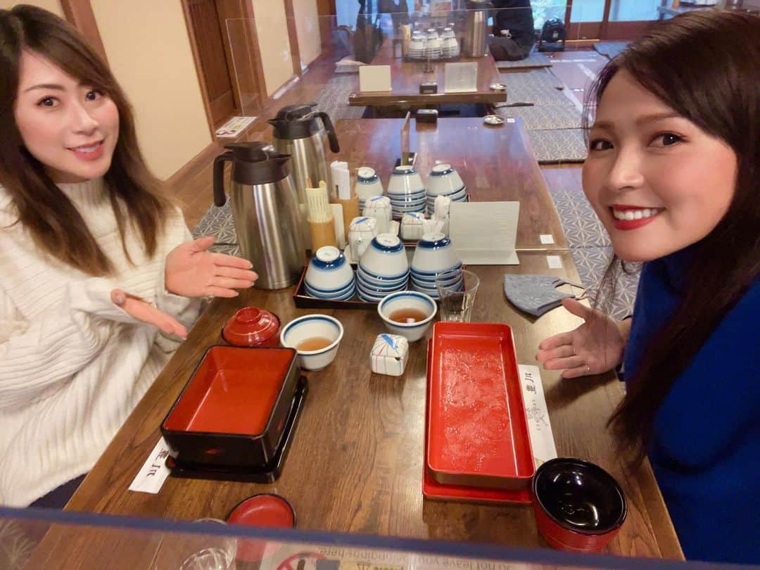 青木茉里奈のインスタグラム：「🍁 今日は午前中、妹のせれな(@serenaaoki_official )と成田山新勝寺に行って参拝して来ました🙏🏻秋詣ってあるそうですね！初めて知りました🧡 brunchは鰻🍴食べる前に写真を撮るのを忘れて完食後に📸✨w 鰻パワー&リフレッシュ出来たおかげでレッスン、夜のトレーニングまでしっかり頑張れました🏋️‍♀️✨ ゆったりとした気持ちで良い時間を過ごせました..✨🍂 _ _ _ _ _ _ _ _ _ _ _ _ _ _ _ _ _ _ _ _ _ _ _ _ _ _ _ _ _  #成田山新勝寺 #鰻 #川豊」