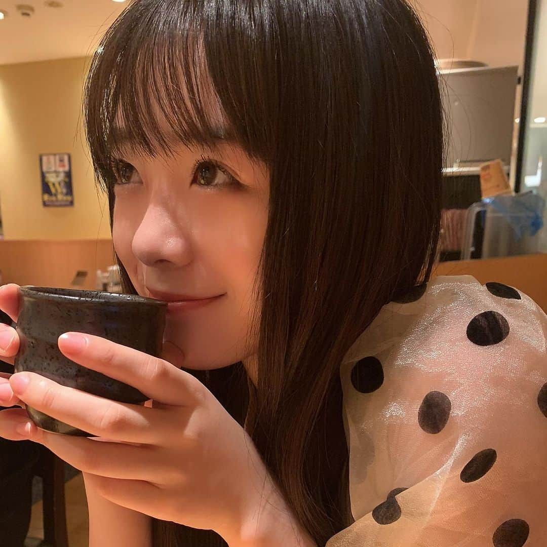 白川蘭珠さんのインスタグラム写真 - (白川蘭珠Instagram)「. 🍵♡ #デートみたい#はてな#彼女感 #ストレートヘア #女子高生 #jk #今日寒くて震えた」12月10日 23時39分 - ranju_nishihara