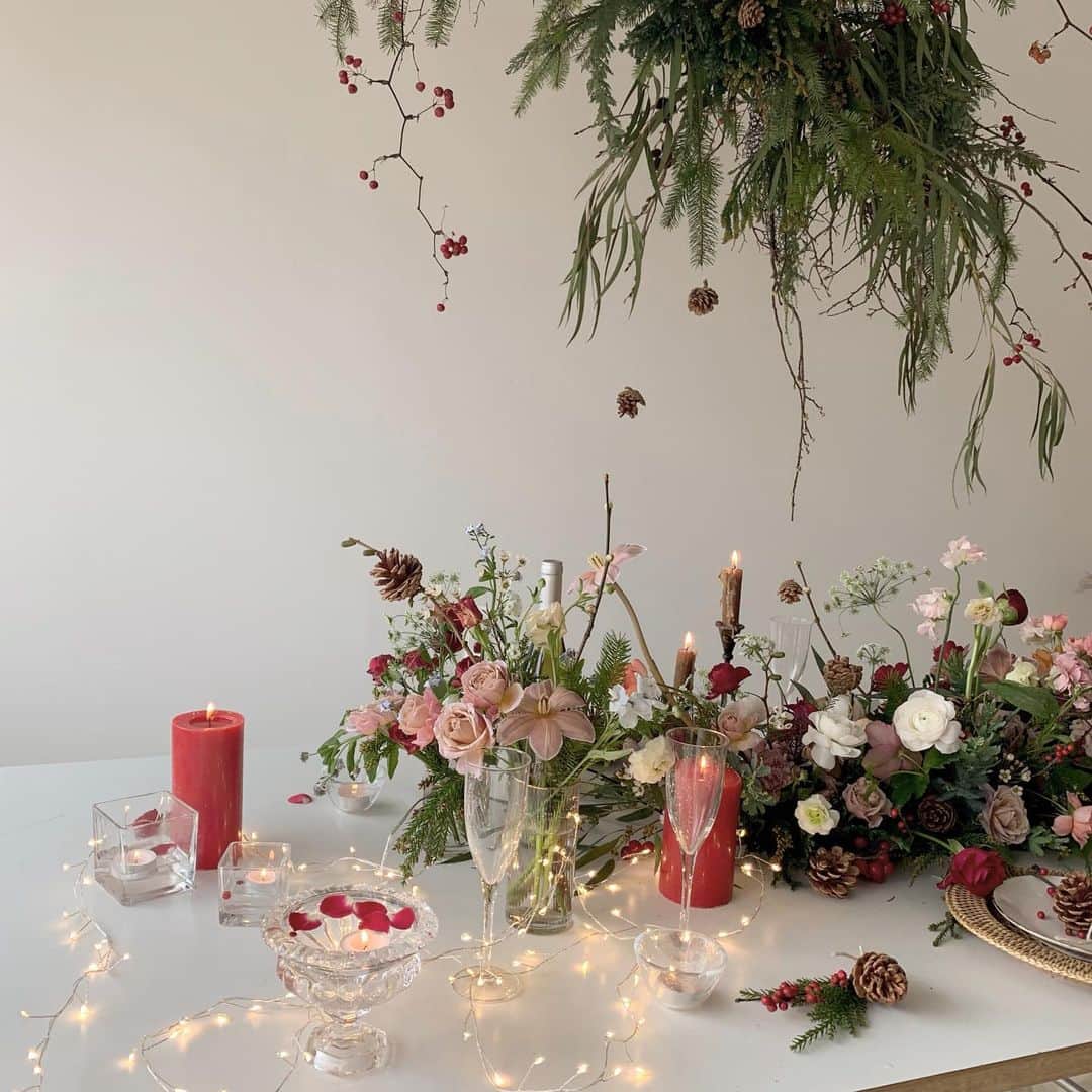 플로리스트 이주연 florist Lee Ju Yeonさんのインスタグラム写真 - (플로리스트 이주연 florist Lee Ju YeonInstagram)「. . Christmas table decoration ❣️ . #테이블데코 #테이블데코레이션 #테이블데코플라워 #tabledecor  .  #이나무씨 #반려견 #동반자 #인절미 #댕댕이 #골든리트리버 #리트리버 #goldenretriever #바네스플라워 #vanessflower」12月10日 23時39分 - vanessflower
