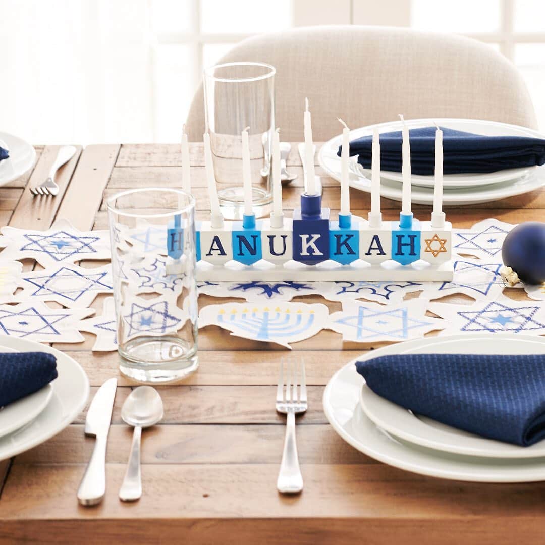 ロック&リパブリックのインスタグラム：「Wishing you love and light. 💙 Happy Hanukkah! #Kohls」