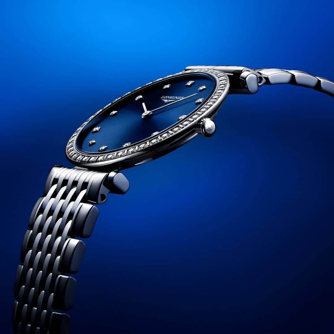 ロンジンさんのインスタグラム写真 - (ロンジンInstagram)「Timeless design and uncompromising elegance: #LaGrandeClassique de Longines is a highlight of this season. #ElegantGreetings」12月11日 0時00分 - longines