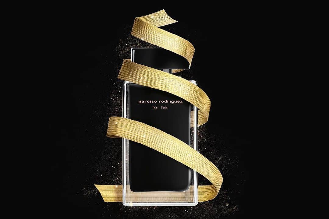 ナルシソロドリゲスさんのインスタグラム写真 - (ナルシソロドリゲスInstagram)「Celebrate the holidays with Narciso Rodriguez Parfums. #forher #narcisorodriguezparfums #parfum #fragrance」12月11日 0時11分 - narciso_rodriguez