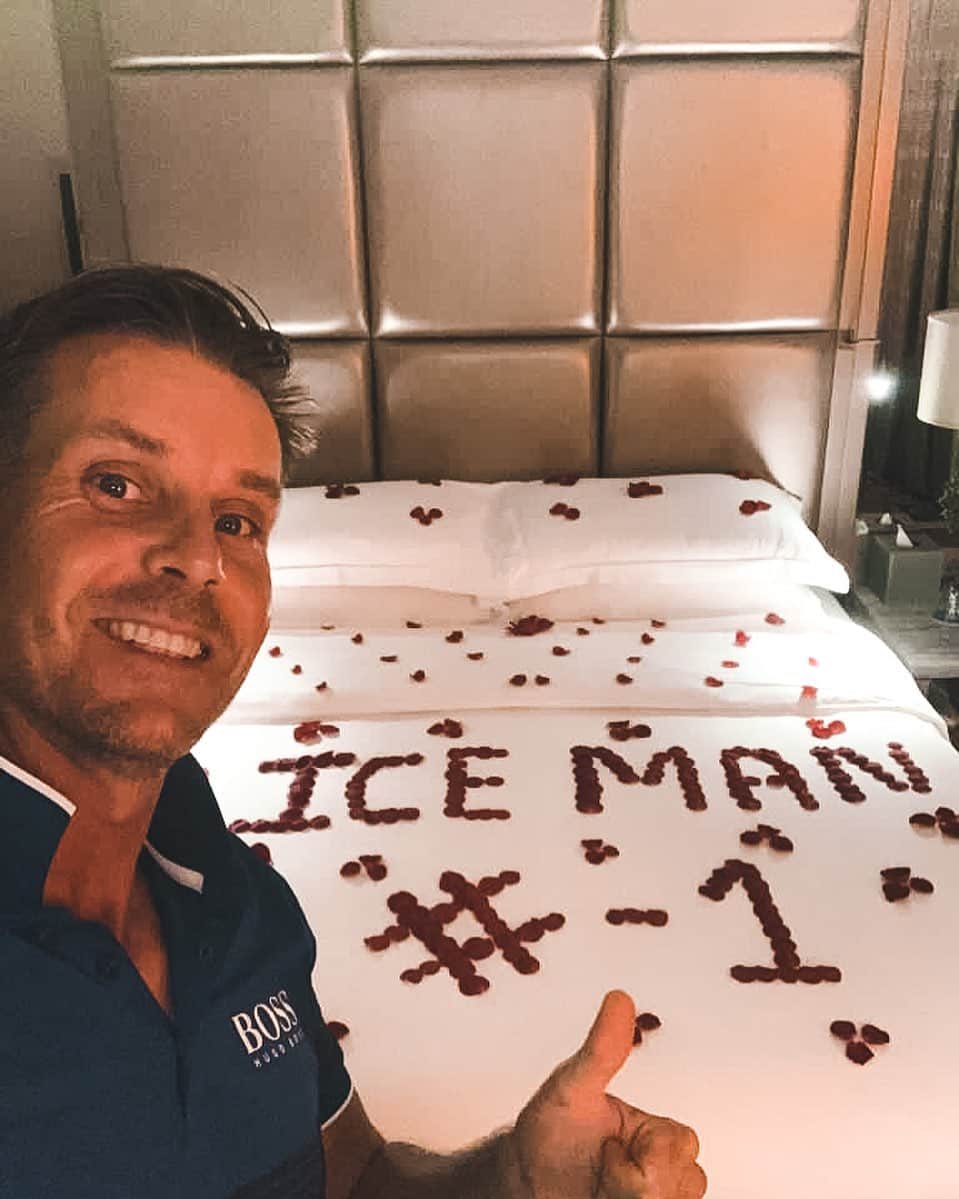 ヘンリク・ステンソンのインスタグラム：「I will sleep on the floor tonight.....no way I can touch that?😂🥰」