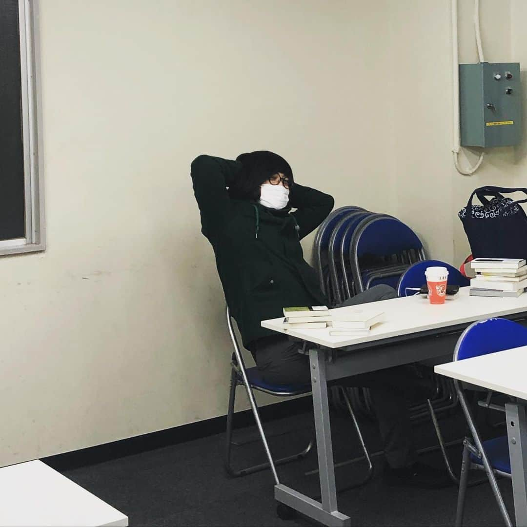 松原タニシさんのインスタグラム写真 - (松原タニシInstagram)「作業の一日でした。 遅めのお昼にパンとおにぎりを。  #予備校感 #はかどらない #これって霊障ですか #松原タニシ」12月11日 0時07分 - tanishi_m