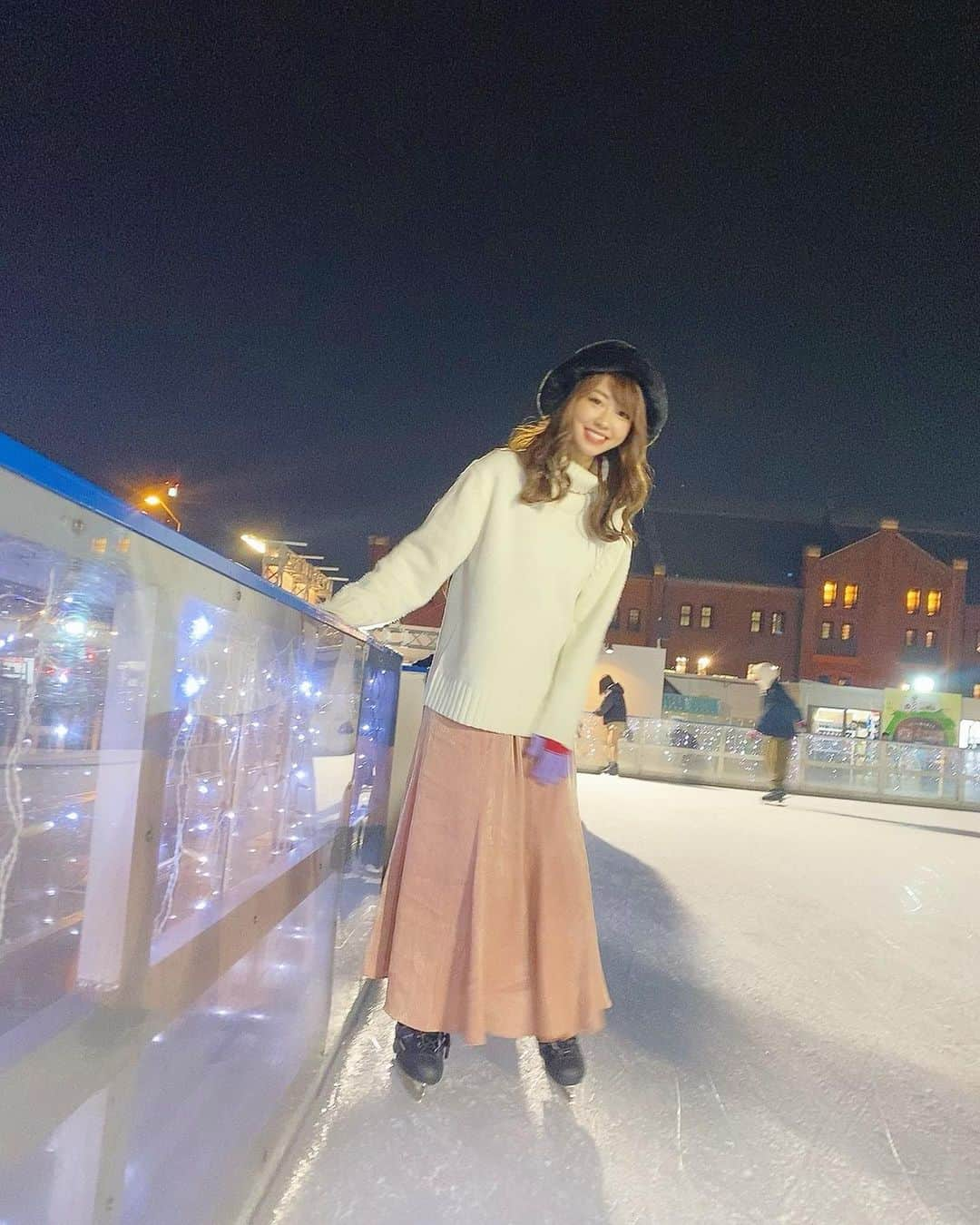 小山ひかるさんのインスタグラム写真 - (小山ひかるInstagram)「スケートな日⛸🤍 . . #スケート #スケート体験 #初心者 #横浜 #赤レンガ倉庫 #yokohama #⛸ #楽しかった #30分あったらこっちのもんよ #運動神経 #発揮してきた #skate #redbrickwarehouse」12月11日 11時14分 - hikaru_kym