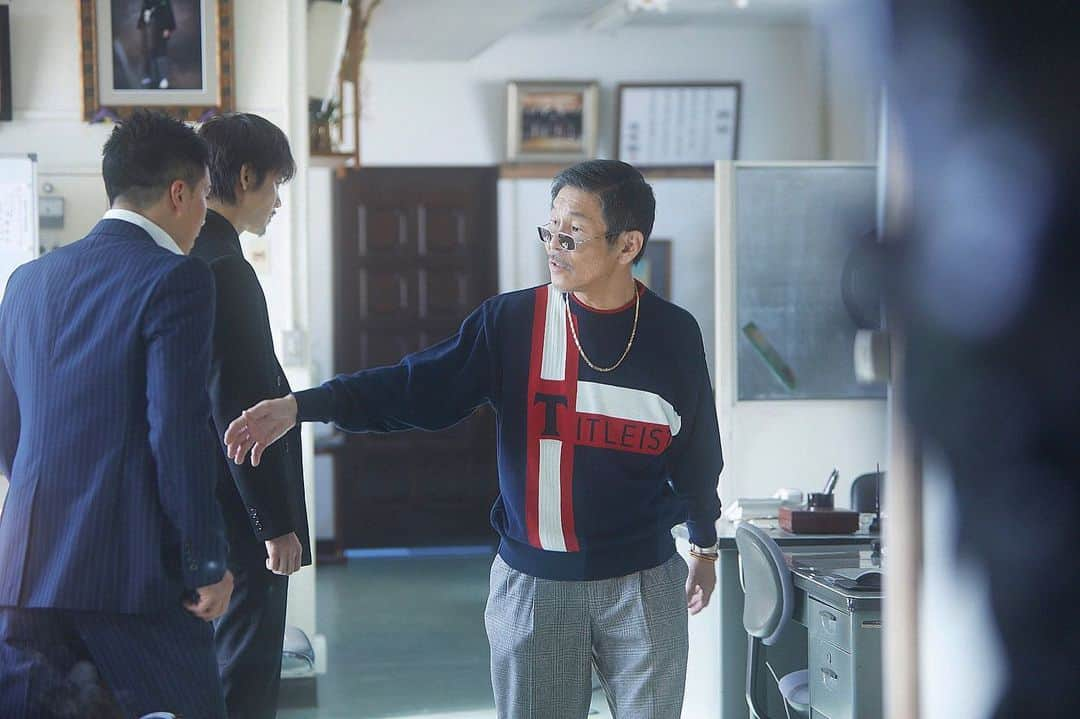 藤井道人さんのインスタグラム写真 - (藤井道人Instagram)「『ヤクザと家族 The Family』 映画を彩る、唯一無二の俳優部たち。そして、12/18(金)よりYouTube特別番組『週刊ヤクザと家族』の配信決定！(名前w)  初回配信を前に、 本日11日(金)13時より、第0回 赤ペン瀧川 さんによる本作の映画添削を配信します！是非ご覧ください☺︎ https://yakuzatokazoku.com  #駿河太郎 #豊原功補 #岩松了 #菅田俊 #康すおん #二ノ宮隆太郎  #ヤクザと家族 #2021年1月29日公開」12月11日 10時06分 - michihito_fujii