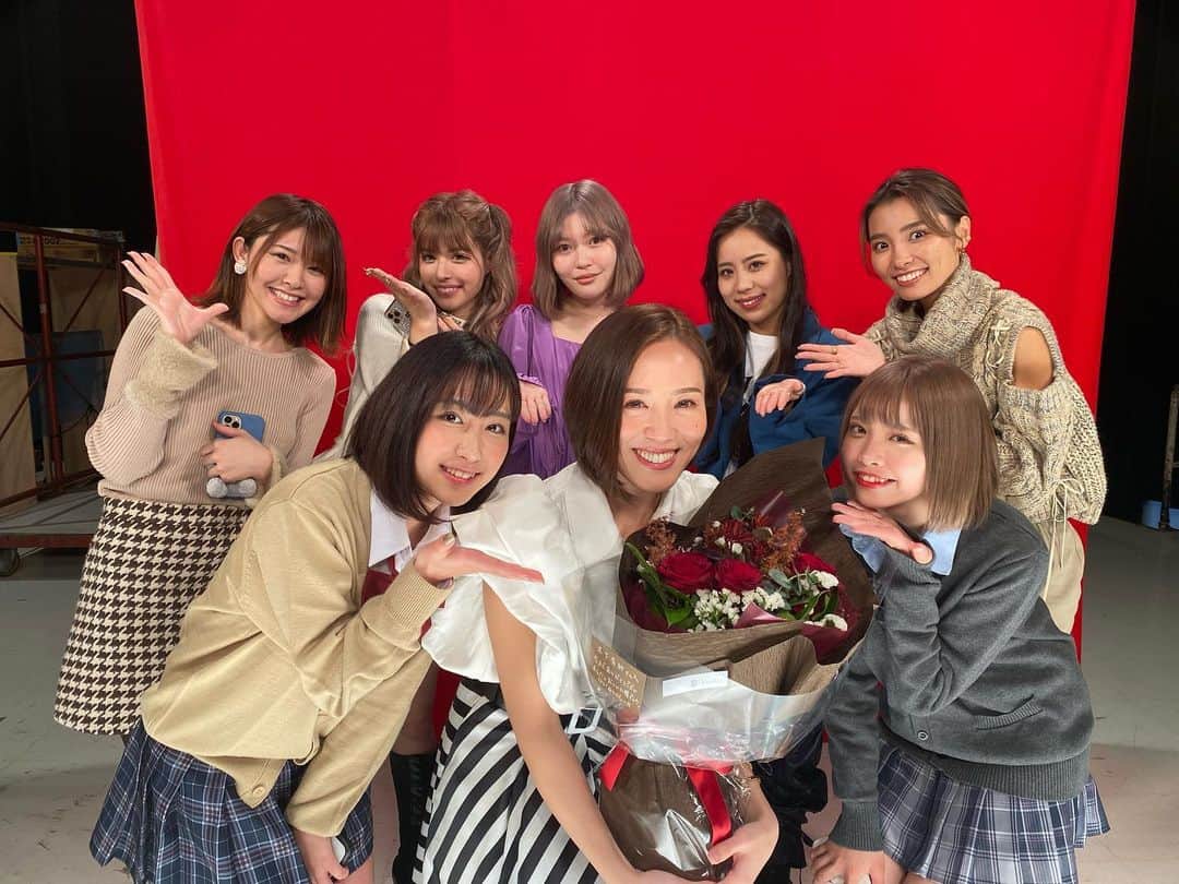 ありさ・あげまんクリエイターのインスタグラム：「いつも応援してくださる皆様へ。  昨日放送されました通り、私とナイケルは二人で話し合った結果、ケジメとしてお別れという道を選択しました。  子供達のことを第一に考え、2人でたくさん話し合った結果です。 子供達の気持ちのためにも、お互いを尊重し支え合っていこうと思います。  ご意見ご感想は其々あるかと思いますが、中途半端に継続して気不味くなるより、子供達との良好な関係を続けるためにも、きちんとピリオドを打ってケジメをつけようということになりました。  人生の半分以上を母として生きてきた私の我儘かもしれません。 それでもそんな私と子供たちを受け入れて愛してくれた獅友に感謝しています。  沢山の応援メッセージ、本当にありがとうございます😭  温かく見守って頂ければと思います。 今後ともよろしくお願いいたします。  最後になりましたが、共演者の皆様、スタッフの皆様、本当にありがとうございました。  #中居大輔と本田翼と夜な夜なラブ子さん  #夜なラブ #ラブ子さん #夜な夜なラブ子さん」