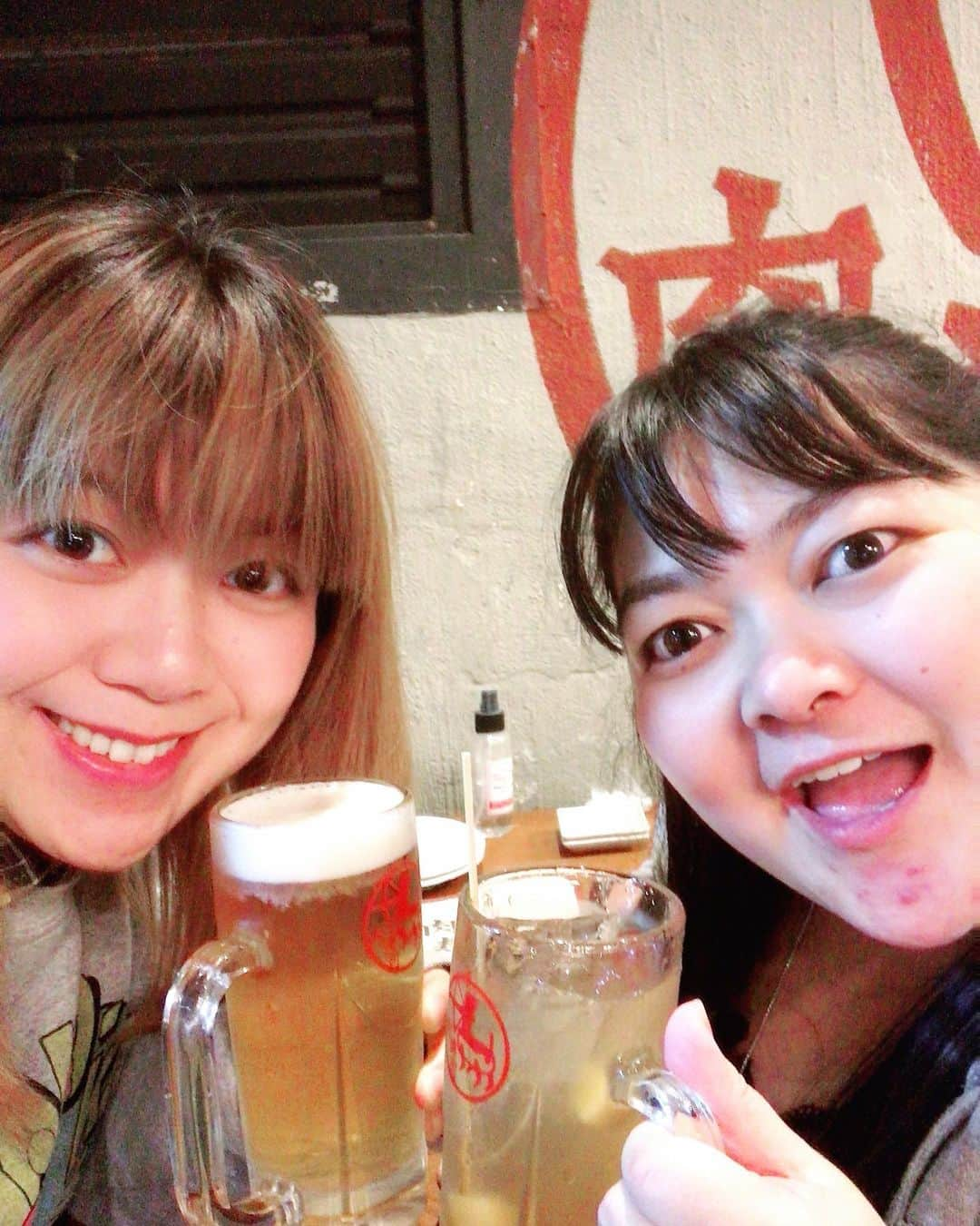 飴宮さゆりさんのインスタグラム写真 - (飴宮さゆりInstagram)「昨日はお友達のお誕生日をお祝いしに二人で肉寿司へ行ってきました‼️ 平日なので空いててよかった🤣🙏 エリナお誕生日おめでとう🎉🎊🎂 沢山お話しもして、本当に友人のありがたみを感じる一日でした今年も宜しくね‼️  そしてついに来週Live配信アプリビゴライブより、 🍭🐯Candy&Tigerコラボ配信決定🐯🍭 《2020.12.19（土） 19:00〜キャンディ枠にて》 元女子プロレスラー兼女優兼webデザイナーのキャンディが某団体タイガーマスク様をお迎えし愉快にコラボ配信します✨トークテーマは格闘技秘話を始め日常のお話、最近ハマっている事まで幅広くお話出来たらと思っております‼️ プロレスが詳しくないあなたもきっと楽しめる筈😊🍭🐯是非お待ちしております👏✨  #お誕生日 #bigolive #ビゴライブ  #プロレス #格闘技  #CANDY #飴宮さゆり #Tiger様 #Live配信 #俳優 #女優 #webdesigner」12月11日 10時00分 - amemiya_sayuri1023