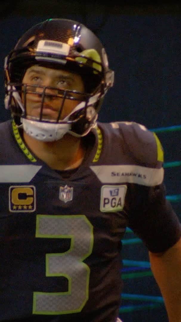 ラッセル・ウィルソンのインスタグラム：「It's an honor to represent this award with so many others, a dream come true. Why not you?! Love is the way! @WhyNotYouFDN @NFL @seahawks」
