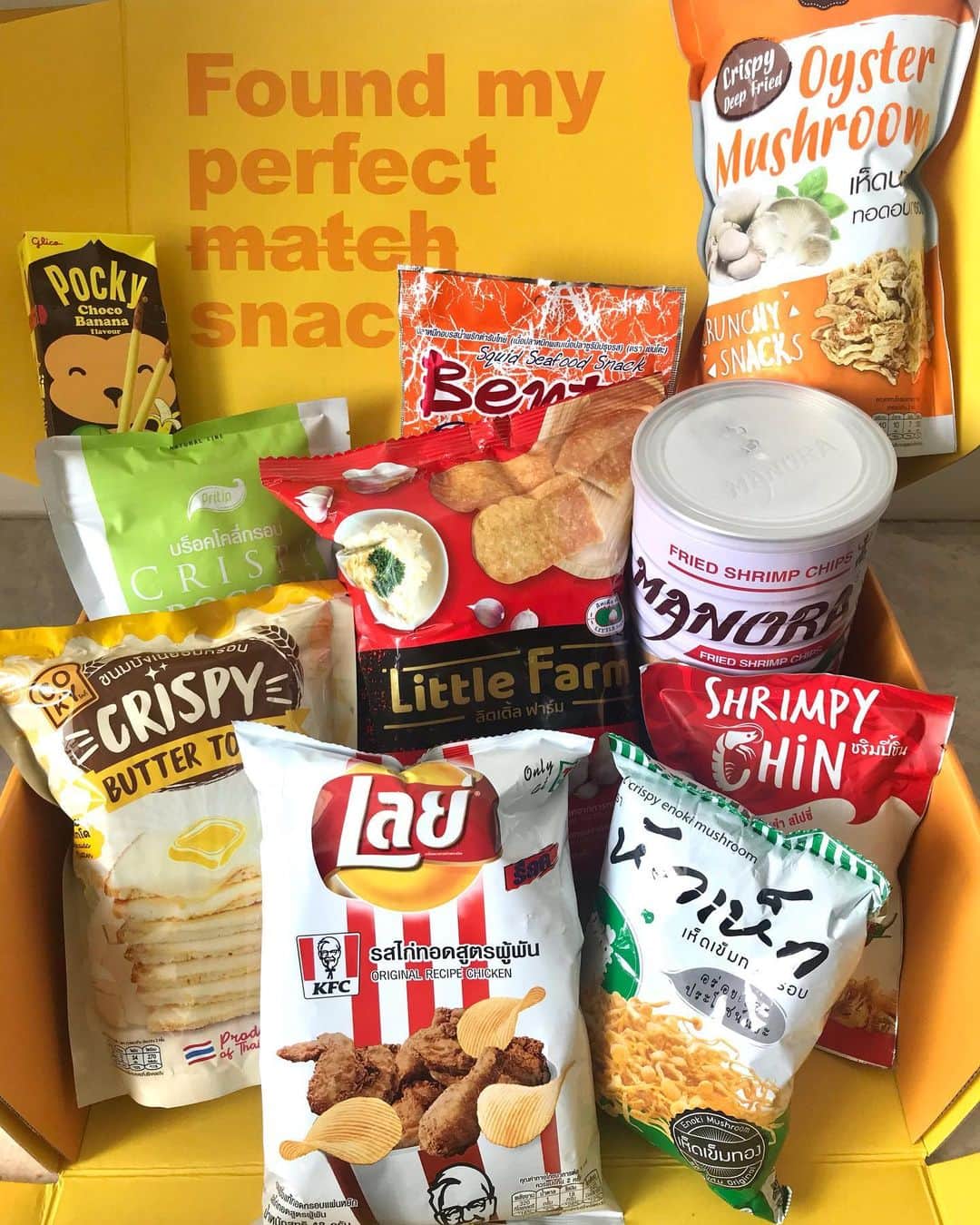 Li Tian の雑貨屋のインスタグラム：「Craving for some authentic snacks but can’t travel? @thaisupermarketsg has launched their Online Website (Thai Mini Mart) and you can get this “555 SNACKBOX” at $29.90 that features the top 10 favourite Thai snacks +  an "Air Ticket”a “Golden Mile Complex Food Map” that takes you to Little Thailand (Golden Mile Complex).  The air ticket offer discounts at 6 collaborating partners in Golden Mile Complex -  Diandin Leluk, Beer Thai House 2,  Dee Tongue Thai, Y Cube Mookata, Cheese Story Mookata and House of Thai.   Visit https://www.thaisupermarket.sg to shop for your favourite snacks  • • • #sgeats #singapore #local #best #delicious #food #igsg #sgig #exploresingapore #eat #sgfoodies #gourmet #yummy #yum #sgfood #foodsg #burpple #beautifulcuisines #bonappetit #instagood  #eatlocal ##sgpromo #mediadrop #thai #supermarket #snacks」
