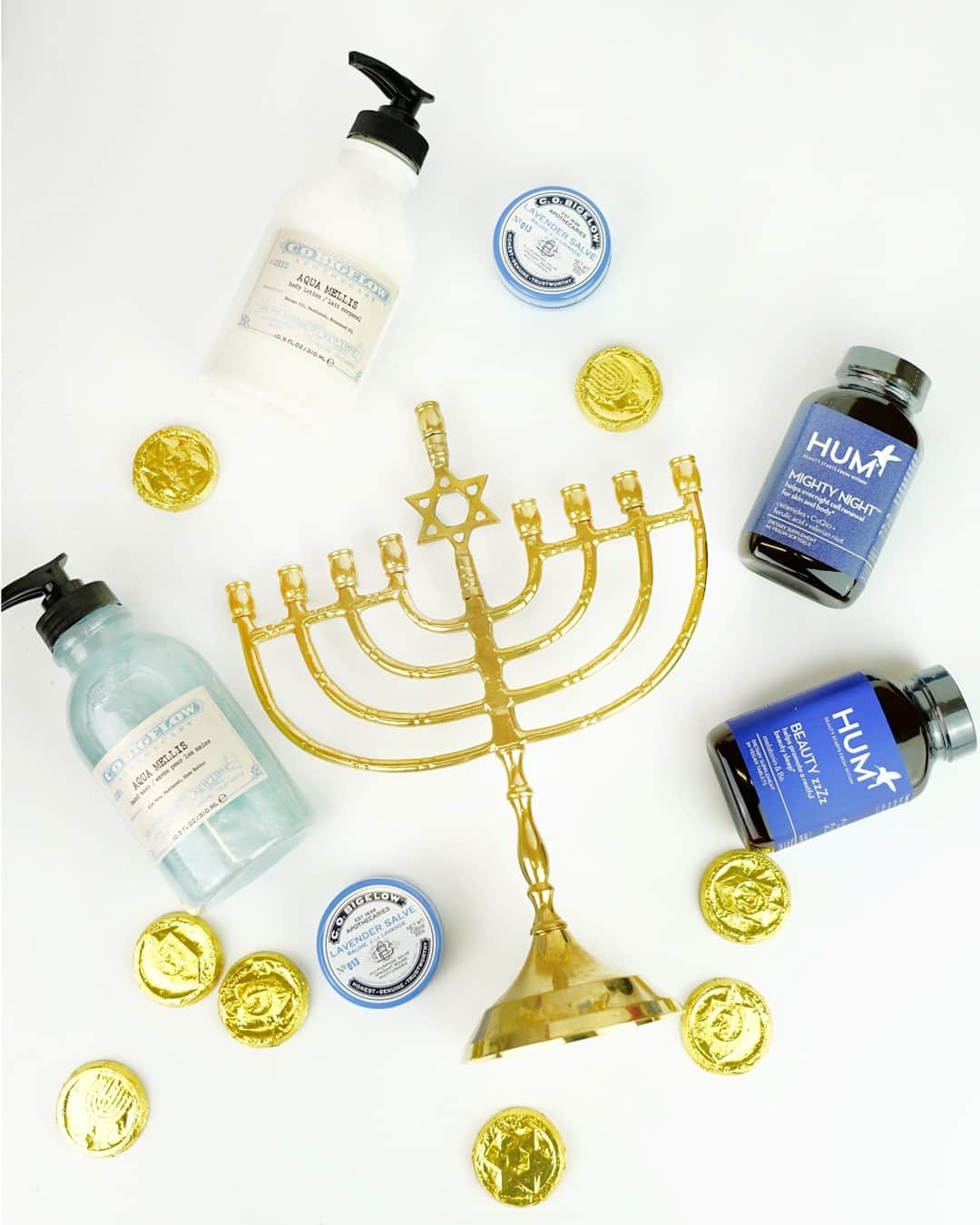 C.O. Bigelowさんのインスタグラム写真 - (C.O. BigelowInstagram)「Happy Chanukah! 🕎⁠ Kick off your night with some soothing treats, including @humnutrition's ✨ NEW✨  Dream Team Holiday Set—the Ultimate Duo for better sleep & skin!⁠🌛🧖」12月11日 10時10分 - cobigelow