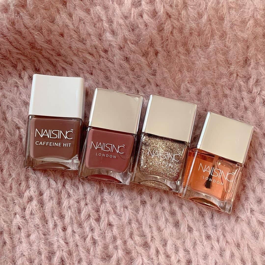 MERY BEAUTYさんのインスタグラム写真 - (MERY BEAUTYInstagram)「． ニットに合わせたいネイルカラーは、ネイルズインクから選んで💅🏻❤︎ . 秋冬ネイルにぴったりな #nailsinc のカラーをご紹介します♥️ ． 🥨キープ イット トナル フレンチ オーディナリー コート｜まろやかなキャラメルブラウン。女性らしいブラウンベージュのカラーです。  🌙ワット ザ シェル コール ミー オン ユア シェル フォン｜淡いゴールドグリッター。幻想的なパールカラーです。  ☕️キープ イット トナル カモミール ストリート｜穏やかな印象のモカブラウン。シックな色めきのカラーです。  🍨ファッション フィックス ジャスト ドロップド｜ヘルシーでグラマラスに色づくテラコッタレッド。クリーミーな色づきが可愛いブラウン系カラーです。 . ネイルズインクには他にも秋冬ネイルにピッタリのカラーがたくさん♡ お気に入りオータムネイルに挑戦してみてくださいね✨ . ❤︎NAILS INC（ @nailsinc ） ワット ザ シェル コール ミー オン ユア シェル フォン ¥2,200（tax in） キープ イット トナル フレンチ オーディナリー コート ¥2,200（tax in） ファッション フィックス ジャスト ドロップド ¥3,080（tax in） . ❤︎photo by @__lumoon8__ @dalla_17_do @nanaics @s_yuki0517 @ycoo__km @minisaki @69123yd @__koda373__  . MERYでは他にも「かわいい」に近づくさまざまな情報を発信しています。 @mery.jp かわいいに近づく情報をたっぷりご紹介！ @mery_spot 話題のカフェやお出かけスポット情報をお届け♡ @_meryshop_ MERYセレクトの可愛いアイテムがたくさん⁣ こちらもぜひチェックしてみてください！ .」12月11日 10時10分 - mery.beauty