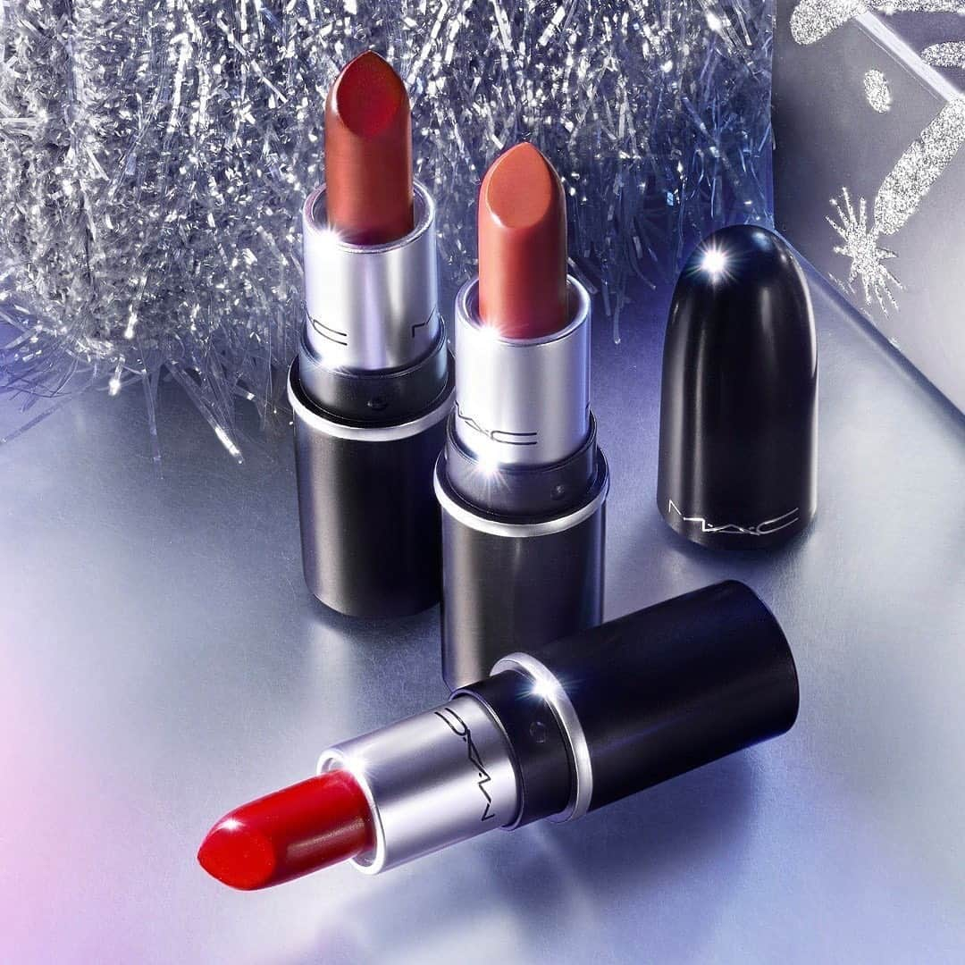 M·A·C Cosmetics Canadaさんのインスタグラム写真 - (M·A·C Cosmetics CanadaInstagram)「Skip the socks! Stuff their stocking with M·A·C instead 🎁 This little gift packs a big boom with three limited-edition Mini Lipsticks in the following holiday-exclusive shades:  Rocket Woman - Blood Red (Lustre) Boisterous - Vibrant Pink (Matte) Burst On The Scene - Brownie Pink (Matte)  Get them all — plus a frosted, fuzzy carrying case for 25% off in-stores and online. Need it fast? Reserve this item online for same-day pickup, or call your nearest M·A·C location to coordinate an express shipment from the store!  #MACFrostedFirework #MACHoliday #BeautyGifts #StockingStuffers」12月11日 10時11分 - maccosmeticscanada