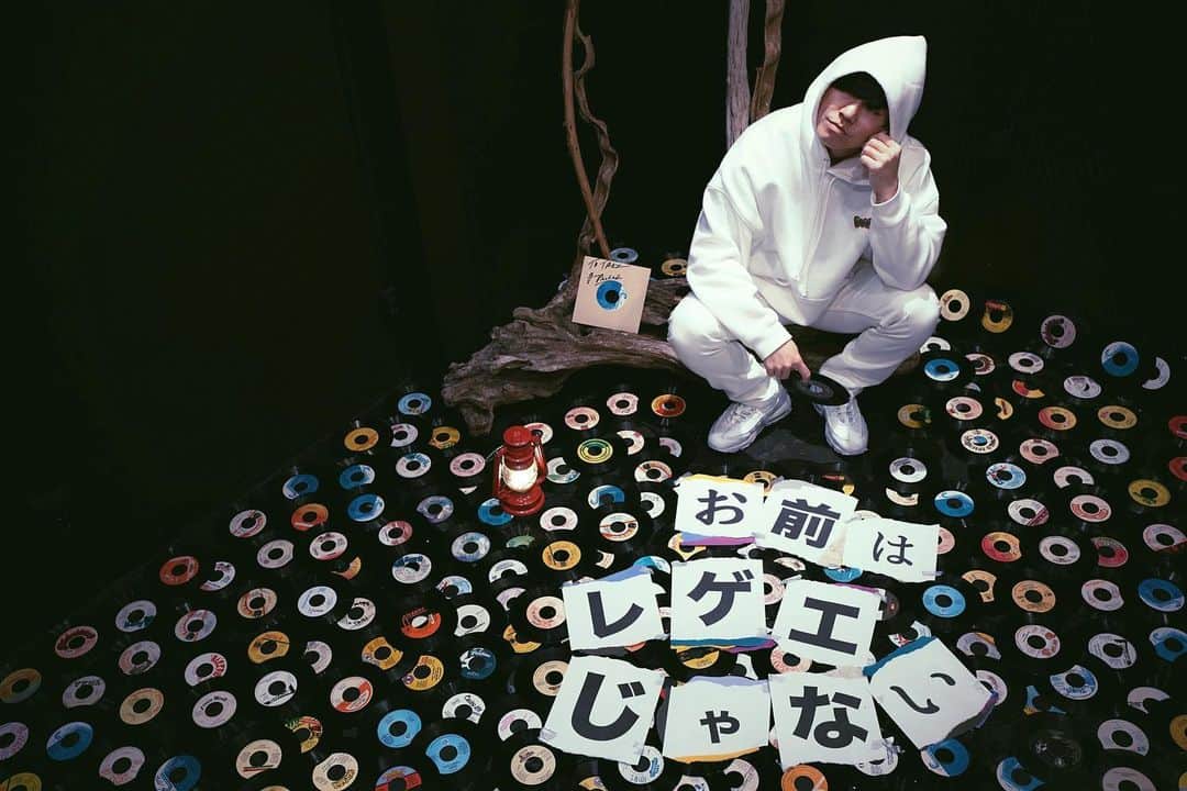 TAK-Zのインスタグラム：「day2. 📽💙 #お前はレゲエじゃない #MusicVideo #レコード大好き #loveicanfeel」