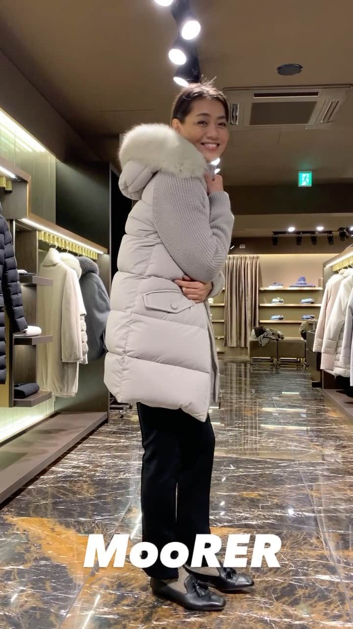 のインスタグラム：「#ダウンの季節到来 ❄️ @moorer_official  #moorerverona  #ラグジュアリー✨ #ハイクオリティ #ダウン #italia 🇮🇹 #ムーレーダウン   私のはお袖がニットになってるデザイン❣️🧶」