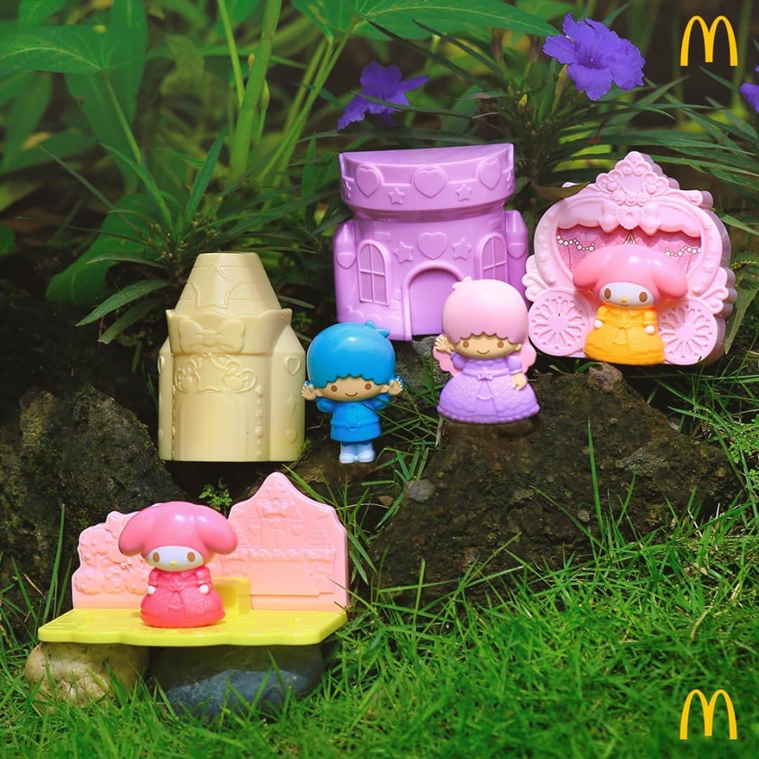 McDonald's Philippinesのインスタグラム：「Ready for a fun and cute playtime with a cause? Then get a Happy Meal so you can share the happiness too. With each Happy Meal you buy, we will donate a book or toy to kids affected by Typhoon Rolly and Ulysses. So go ahead and buy now starting at Php 90. Order via McDelivery.  Excited to get these Sanrio toys? Let us know below.」