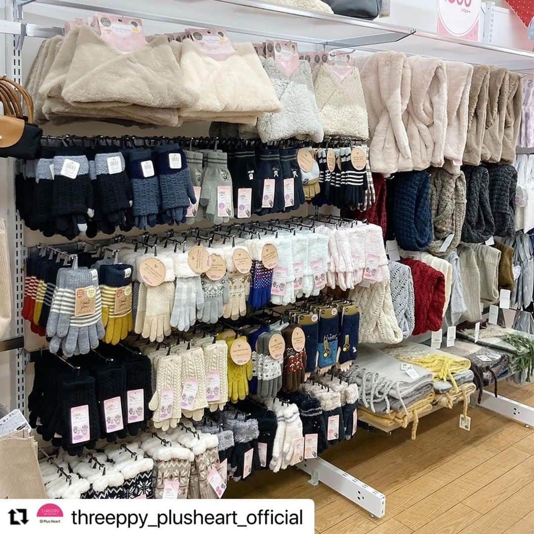 ダイソーさんのインスタグラム写真 - (ダイソーInstagram)「#Repost @threeppy_plusheart_official with @make_repost ・・・ ＼New open／ 本日、福岡県北九州市にTHREEPPYがオープンしました！ 人気コスメUR GLAMの姉妹ブランド「UR GLAM LUXE」やギフトにもぴったりの防寒グッズ、数量限定のスペシャルアイテムなど多数取り揃えております。 スタッフ一同心よりお待ちしております☺︎ . 〒802-0014 福岡県北九州市小倉北区砂津3-1-1 チャチャタウン小倉 2F . #スリーピー #THREEPPY #300andHappy #HAPPY #プチプラ #福岡県 #小倉 #12月11日 #URGLAMLUX」12月11日 10時40分 - daiso_official