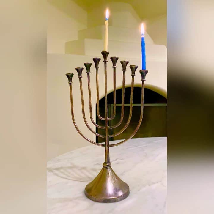 のインスタグラム：「Happy Hanukkah 2020. Whew. ✌🏼」