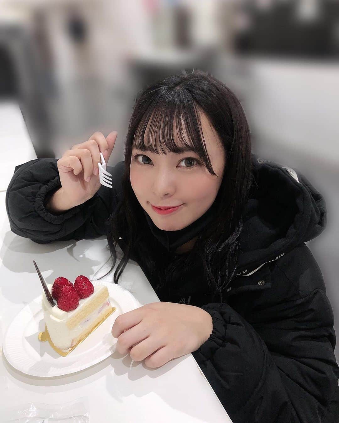 山田寿々のインスタグラム：「🎂❤︎﻿ ﻿ 12月11日、19歳になりました！👶🏻﻿ ﻿ 沢山の方に祝って頂けて本当に幸せです😚❤︎﻿ 言いたい事はひとつだけ！！﻿ ﻿ 変わらず好きで居てください🥺❤︎﻿ ﻿ ﻿ #山田寿々生誕祭2020 #誕生日」