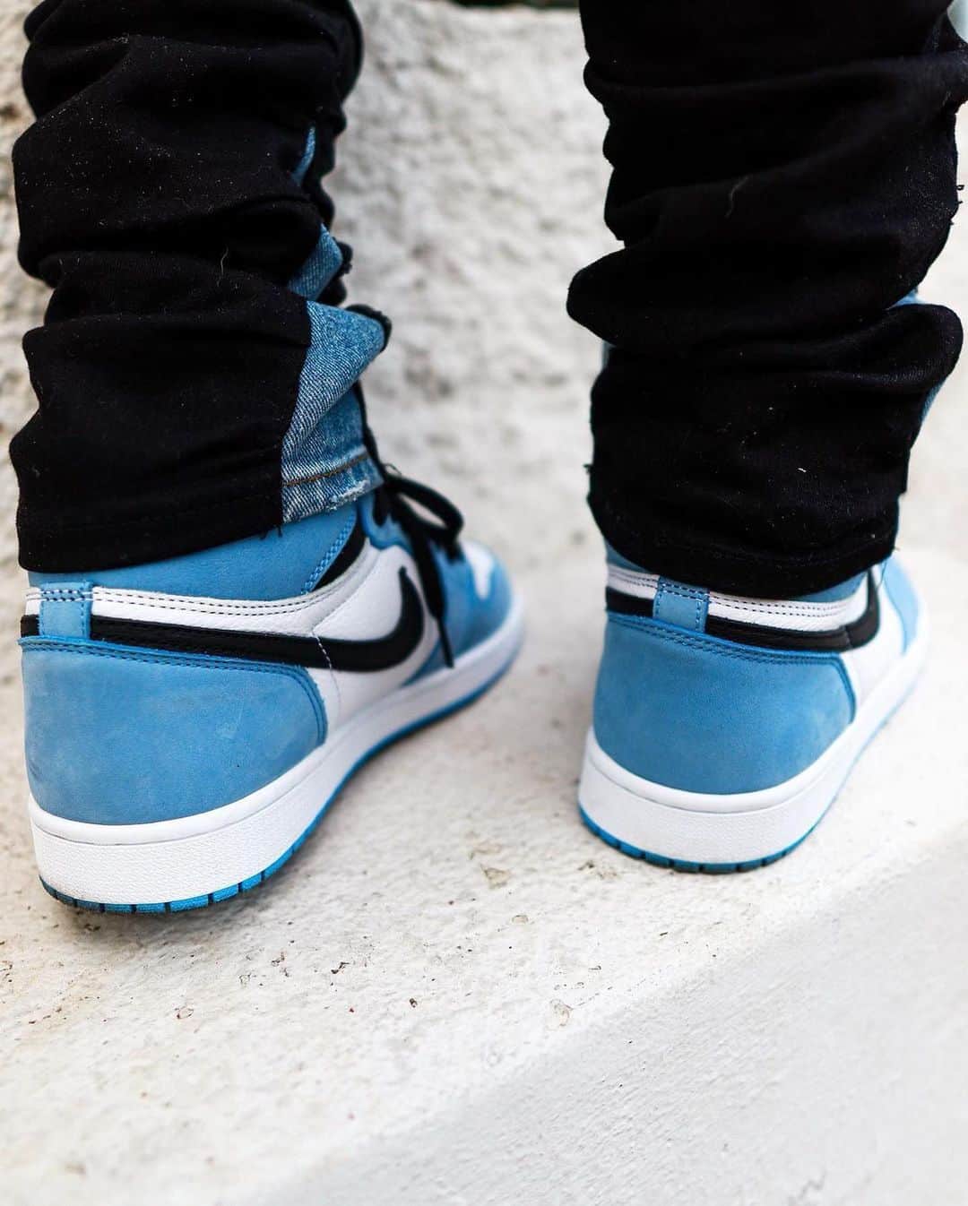 Sneakgalleryさんのインスタグラム写真 - (SneakgalleryInstagram)「On foot look at the Air Jordan 1 #UNC scheduled to release February 20, 2021 🥶🥶❄️❄️.」12月11日 10時48分 - sneakgallery