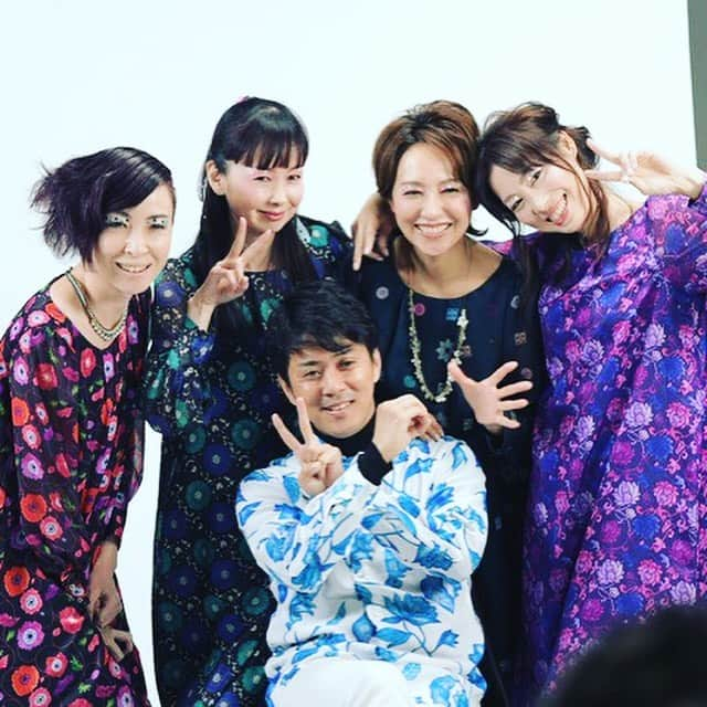 佐藤康恵さんのインスタグラム写真 - (佐藤康恵Instagram)「ROUROU 20周年記念スペシャル❣️ 動画配信スタート♡ー！  https://youtu.be/Xxd0asYskdk  佐藤康恵、モデル出演しました！  10代からのお付き合いのROUROU デザイナーマキちゃんとは、昔、日清カップヌードル「ラ王」のコマーシャルに出演していました❣️ 再現Vも観れるかな！ マキちゃんのデザインするネオアジアは活き活きとしたファッションで大好き❤💕😘 ぜひぜひ観てね〜〜❣️ #rouroujapan #yokohama #おめでとう #20周年 #yasuesato #佐藤康恵 #早園マキ」12月11日 10時53分 - yasuesato.official