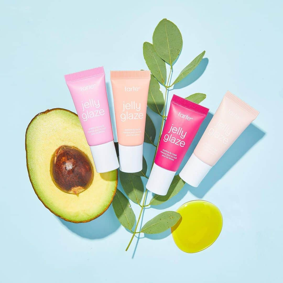 Tarte Cosmeticsさんのインスタグラム写真 - (Tarte CosmeticsInstagram)「Our jelly glaze anytime lip mask set comes w/ 4 travel-size lippies to gift or keep for yourself (we won't tell)! 💜  ✨ formulated w/ avocado, jojoba & argan oil to nourish & improve texture ✨ 12-hr hydration ✨ sheer hint of nourishing color ✨ available in 4 shades: grapefruit, winter berry, frosting & sugar cookie Shop now @Sephora for only $20 USD (a $40 USD value). Head to our IG stories to see why our tartelettes are lovin' it!  #crueltyfree #rethinknatural #tartesea #cleanatsephora」12月11日 11時01分 - tartecosmetics