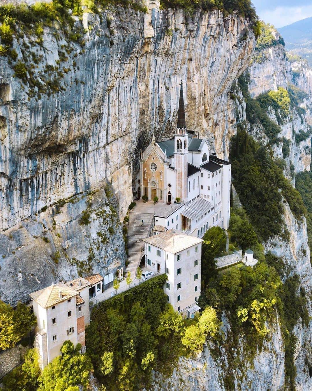 BEAUTIFUL DESTINATIONSさんのインスタグラム写真 - (BEAUTIFUL DESTINATIONSInstagram)「Magical and full of intrigue! ✨ Tucked into a vertical cliff face on Mount Baldo in Italy, this beautiful church looks as if it's suspended mid-air, and is a pilgrimage site for visitors coming to see the Scala Santa, a replica of the stairs to Pilate’s palace.   Can you guess which church this is and have you been here? 🍃  📸 @chrisroams 📍Veneto, Italy」12月11日 11時05分 - beautifuldestinations