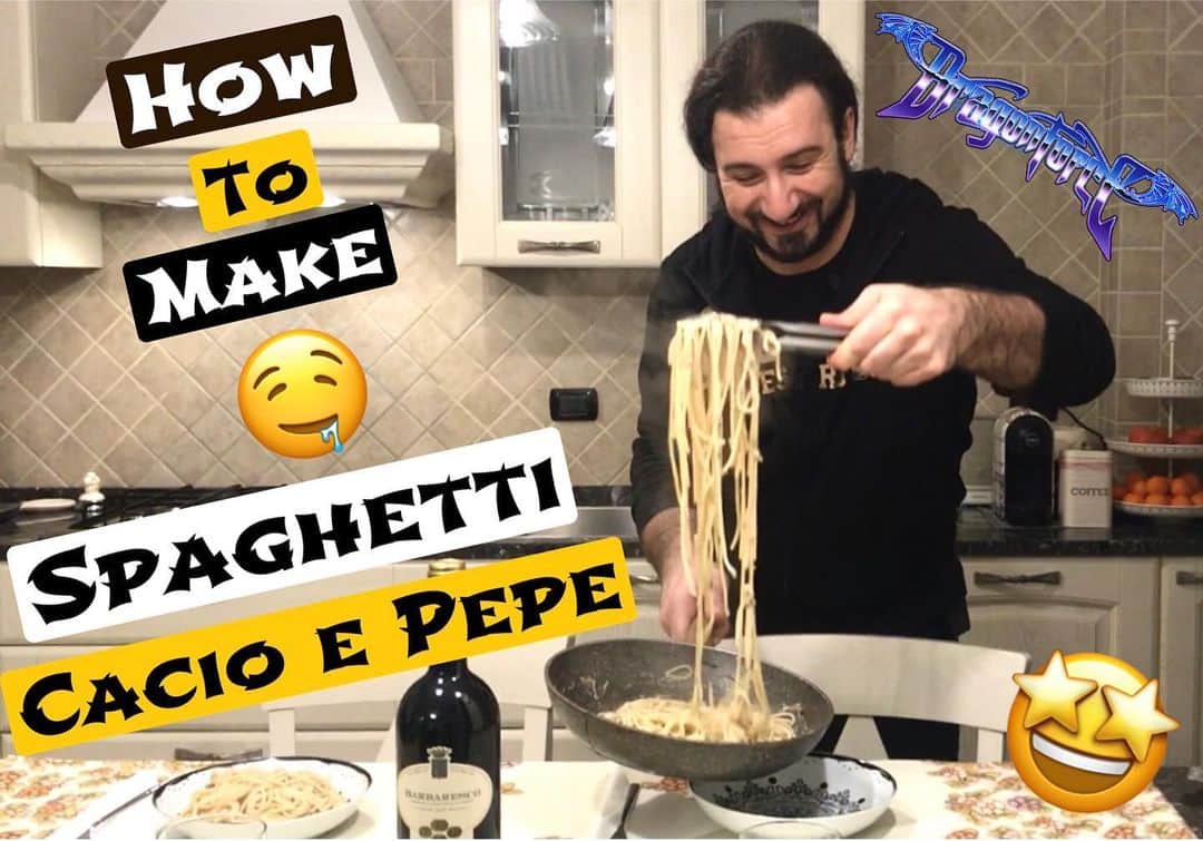DragonForceさんのインスタグラム写真 - (DragonForceInstagram)「Video: our drummer @geeanzalone shows you how to make Spaghetti Cacio e Pepe, one of the best italian dishes! 👌😋 Try this at home and tell us how it was! Link on bio/stories or head to youtube.com/dragonforce Direct link: https://youtu.be/VdjZ1fN45Hg  #dragonforce #geeanzalone #geeanzalonemetalfood #cookingvideos #cookingtutorial」12月11日 2時13分 - dragonforcehq