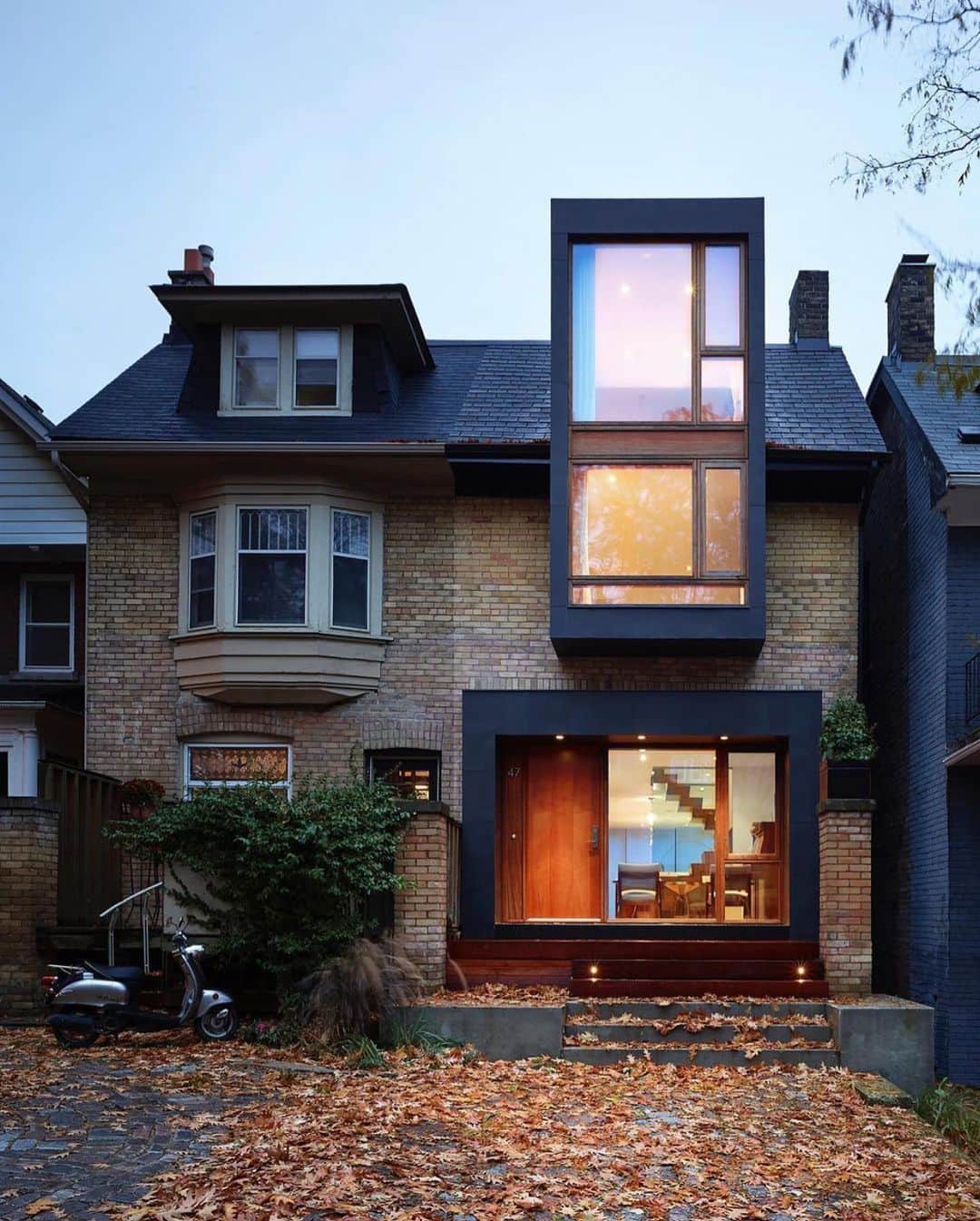 のインスタグラム：「Old&new mix, designed by @drewmandelarchitects and located Toronto, Canada.」