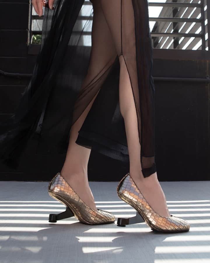 ユナイテッドヌードさんのインスタグラム写真 - (ユナイテッドヌードInstagram)「EAMZ PUMP //// Shop UN classics in festive AW20 colorways. //// #AW20⁠ .⁠ .⁠ .⁠ #unitednude #fashion #architecture #killerheels #hautecouture #autumnwinter #design #heels #footwear #footweardesign #fashionfootwear #2020 #style #thefuture #futuristic #shoegame #streetstyle #lookoftheday #instafashion #instastyle #solecollector #minimalmovement #streetlook #summerstyle」12月11日 2時19分 - unitednude