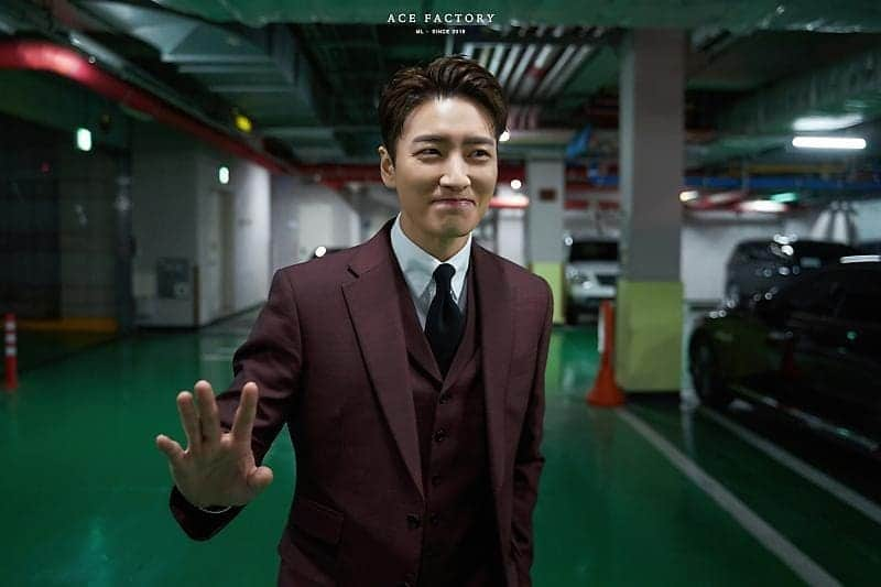 イ・ジュニョクさんのインスタグラム写真 - (イ・ジュニョクInstagram)「[ACE FACTORY NAVER POST OPEN] 2020 베스트 연기상✨ ⠀ 📮http://naver.me/5YnXjaBV ⠀ #이준혁 #Leejunhyuk #2020AsiaArtistAwards #AAA #2020AAA #아시아아티스트어워즈 #베스트연기상 #bestactingaward #365운명을거스르는1년 #비밀의숲2 #2021 #OCN #다크홀 #에이스팩토리 #acefactory #ACECUT📸」12月11日 2時20分 - leejunhyukfanpage