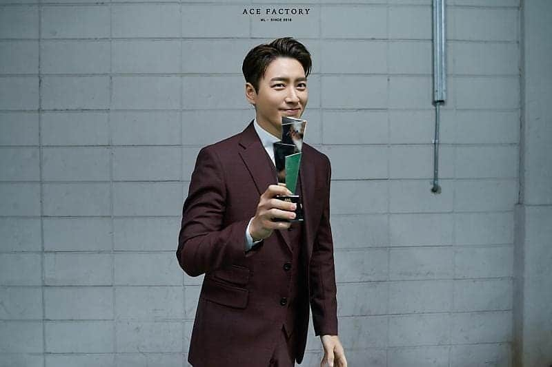 イ・ジュニョクのインスタグラム：「[ACE FACTORY NAVER POST OPEN] 2020 베스트 연기상✨ ⠀ 📮http://naver.me/5YnXjaBV ⠀ #이준혁 #Leejunhyuk #2020AsiaArtistAwards #AAA #2020AAA #아시아아티스트어워즈 #베스트연기상 #bestactingaward #365운명을거스르는1년 #비밀의숲2 #2021 #OCN #다크홀 #에이스팩토리 #acefactory #ACECUT📸」