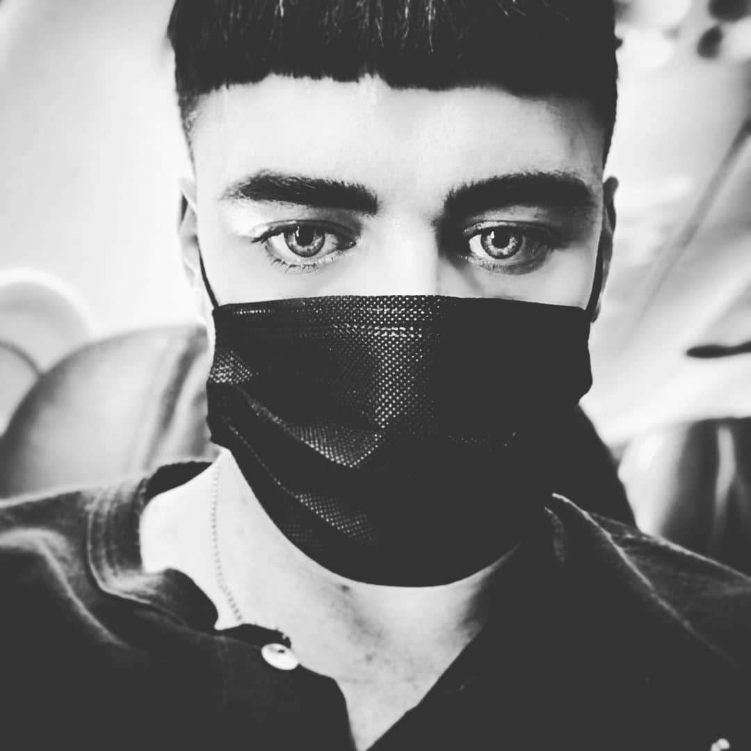 レオン・エルスのインスタグラム：「😷😷😷」