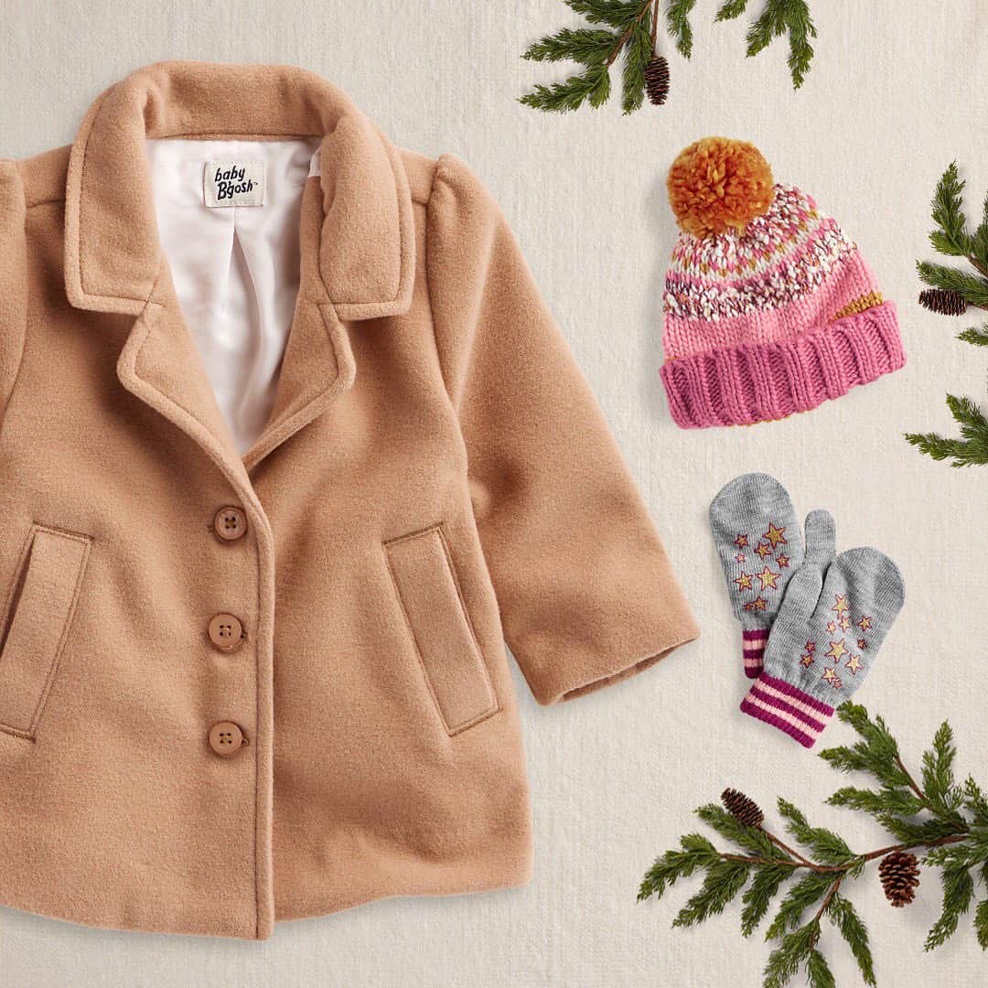 オシュコシュのインスタグラム：「Bundle up, baby girl! This pint-sized pea coat is ready for winter! #babybgosh #minime #babycoat」