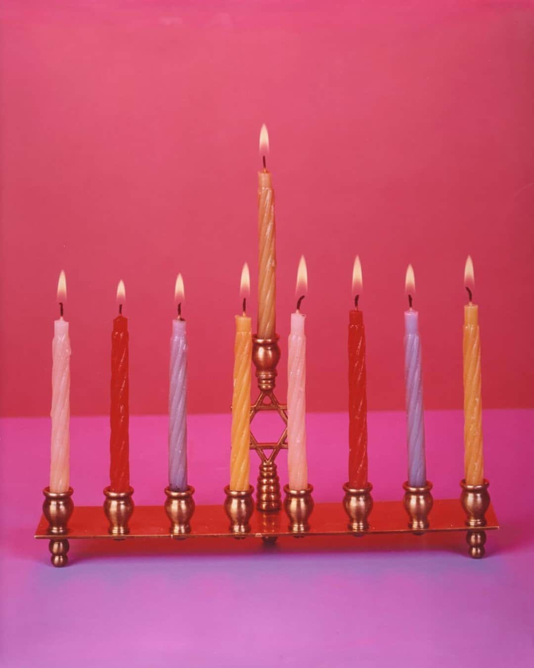 フィラデルフィア美術館さんのインスタグラム写真 - (フィラデルフィア美術館Instagram)「Happy Hanukkah! Tonight is the first night of the Jewish Festival of Lights, and we wish all who celebrate a bright holiday.  "Menorah," 1990, by Neil Winokur」12月11日 2時26分 - philamuseum