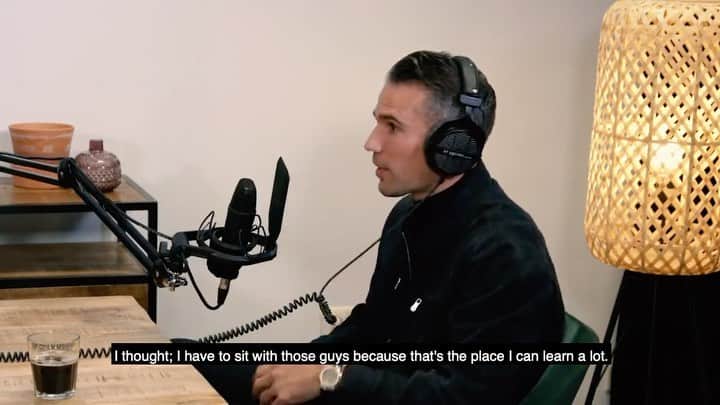 ロビン・ファン・ペルシのインスタグラム：「Allow yourself to be a beginner, no one starts off being excellent. Just follow your passion, work hard and never stop learning! Because life never stops teaching 😁💪 Full podcast out now on @kajstypetjes’ YouTube channel」
