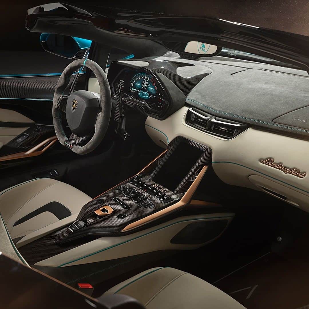 ランボルギーニさんのインスタグラム写真 - (ランボルギーニInstagram)「Let’s take a close look at our beauty. Guess which of the interiors belongs to Lamborghini Sián Roadster: the first, the second or the third?  #Lamborghini #SianRoadster #AheadOfItsTime #GuessTheInterior」12月11日 2時43分 - lamborghini