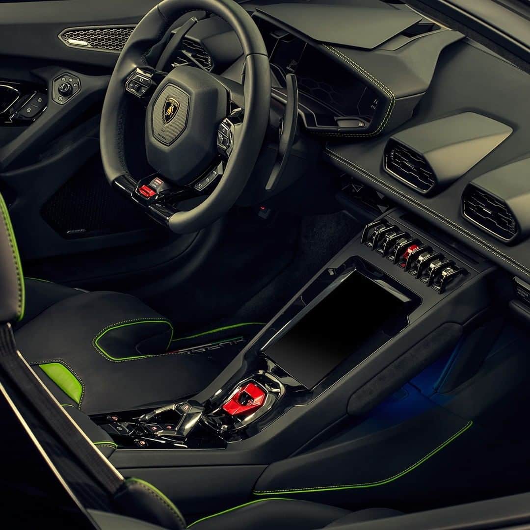 ランボルギーニさんのインスタグラム写真 - (ランボルギーニInstagram)「Let’s take a close look at our beauty. Guess which of the interiors belongs to Lamborghini Sián Roadster: the first, the second or the third?  #Lamborghini #SianRoadster #AheadOfItsTime #GuessTheInterior」12月11日 2時43分 - lamborghini