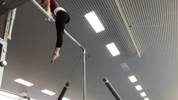 ポーリーヌ・シェーファーのインスタグラム：「🤸🏽‍♀️Turning your passion into your job 🤸🏽‍♀️」