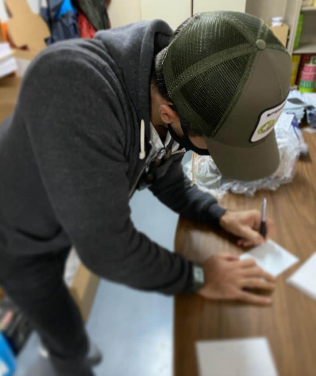フェルナンド・ベルダスコのインスタグラム：「Working on something special for you guys ... SO EXCITED !!! Only for the first orders of the new 3 models 😊 hope you guys like it !! @cocowibrand」