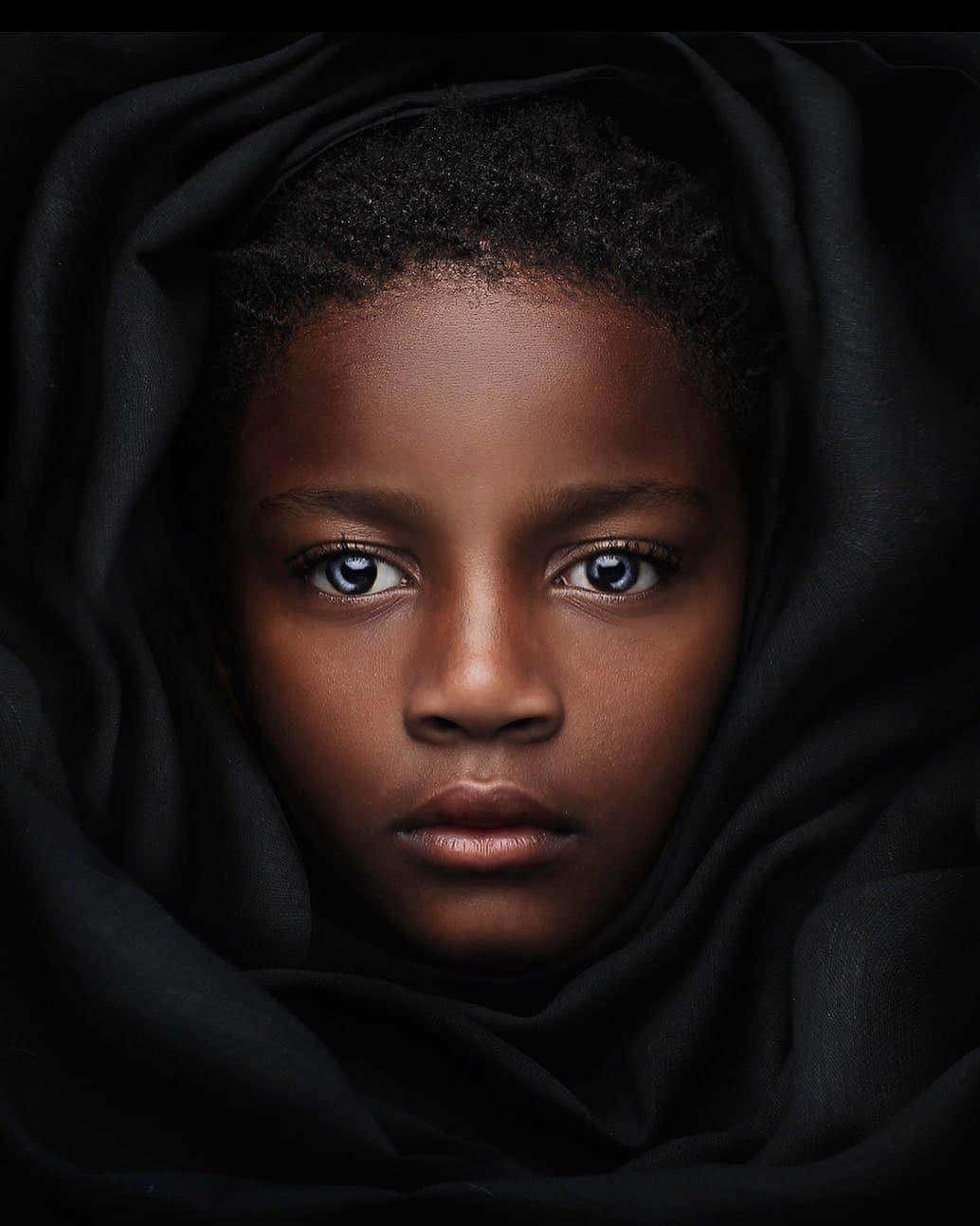 Portrait|Life|Fashion|Faceのインスタグラム：「Selection by  @unsalsicilli Please 🖤 Comment Below  ━━━━━━━━━━━━━━━━━━ Photo by @rachel_stewart_photography  Model @isaiahchambers_   Congratulations!  ━━━━━━━━━━━━━━━━━━ Team #portraitmood Founder @humanistagram  ━━━━━━━━━━━━━━━━━━ . . . . .  #fineartphotography #portraitphotography #picoftheday  #childportrait #black #blacklivesmatter」