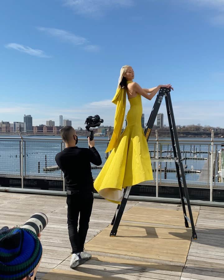 パク ・スジュのインスタグラム：「Just a casual extravagant 🍌 in NYC #bts @oscardelarenta #prefall2021 @fernandogarciam1205 @tokibunbun vid @beautybyharper」