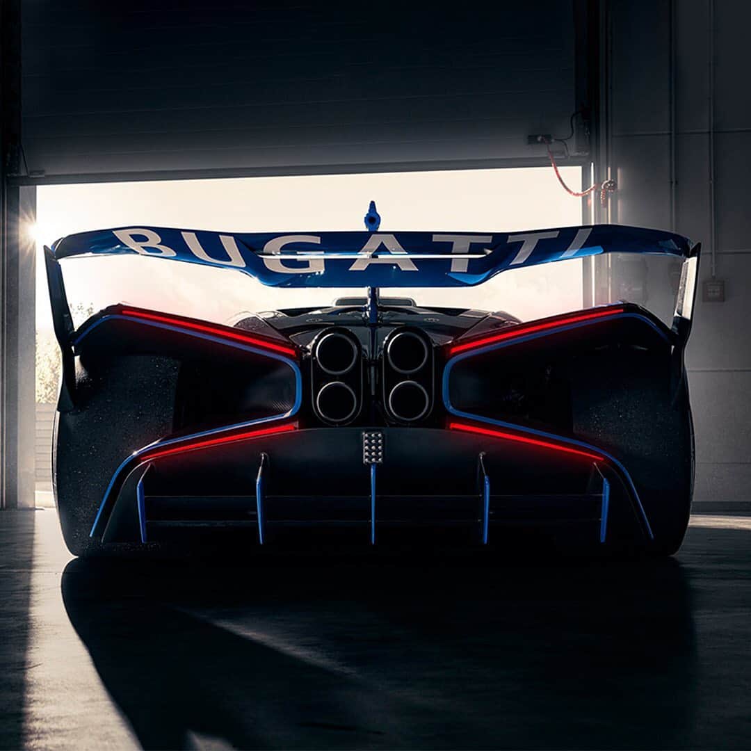 HYPEBEASTさんのインスタグラム写真 - (HYPEBEASTInstagram)「@hypebeastcarclub: @bugatti has built the one-off Bolide Hypercar in real life. Packing a quad-turbo eight-liter W16 engine, the Bolide delivers a truly astronomical 1,825 HP and the same amount of force in torque. The Bolide also serves as an exercise in what Bugatti is capable of, acting as the flagship for an experimental design study and a carrier of technological expertise that may soon find themselves elsewhere in the Bugatti line-up. Altogether, it’s the most hardcore and race-derived design the marque has ever done, with elements all around referencing its automotive history and racing pedigree. Check the link in bio for more info.⁠⠀ Photo: Bugatti」12月11日 3時27分 - hypebeast